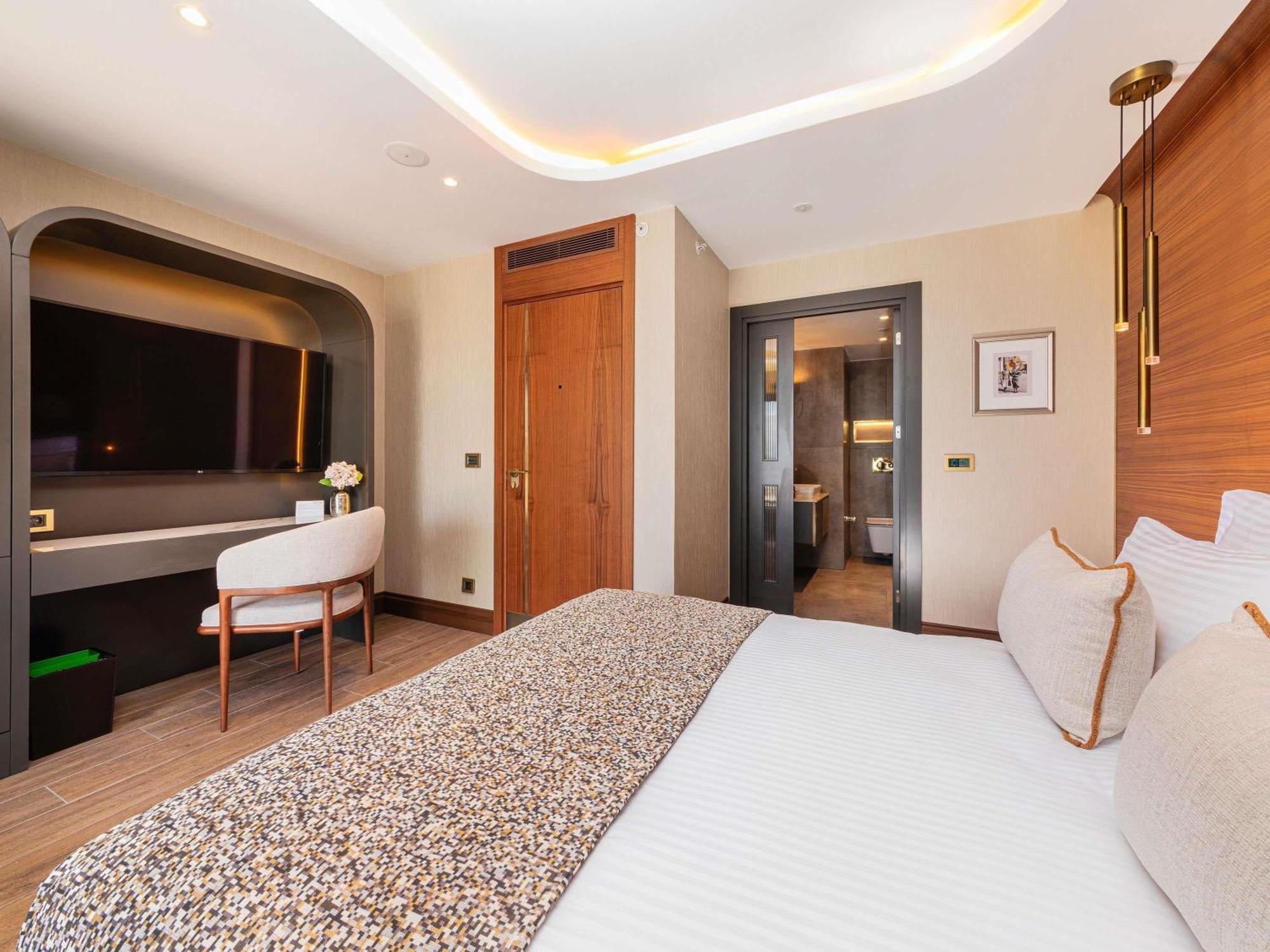 Executive Queen Room,1735200480:JPEG