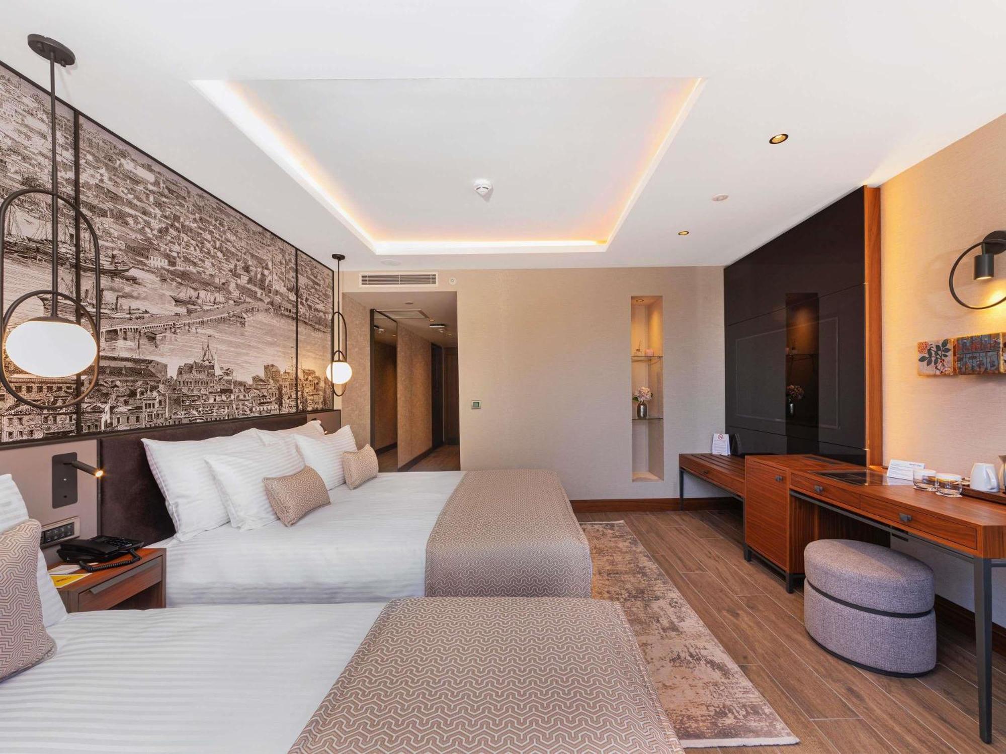 Superior Room with One Queen Bed and One Single Bed